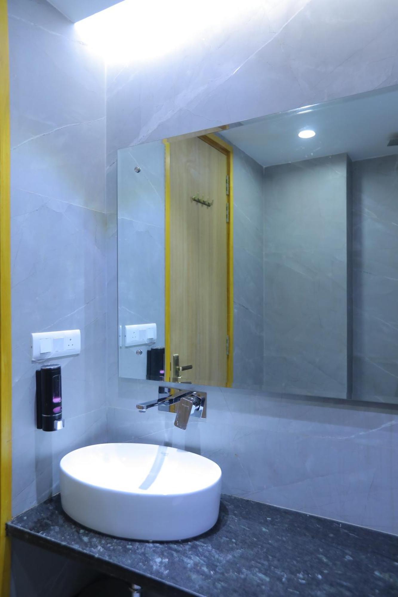 Hotel Glitz - Walk In From New Delhi Railway Station Exterior foto